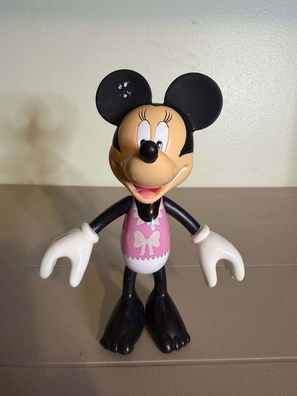 Mattel Disney Minnie Mouse Snap 'N Style Bowtique Action Figure